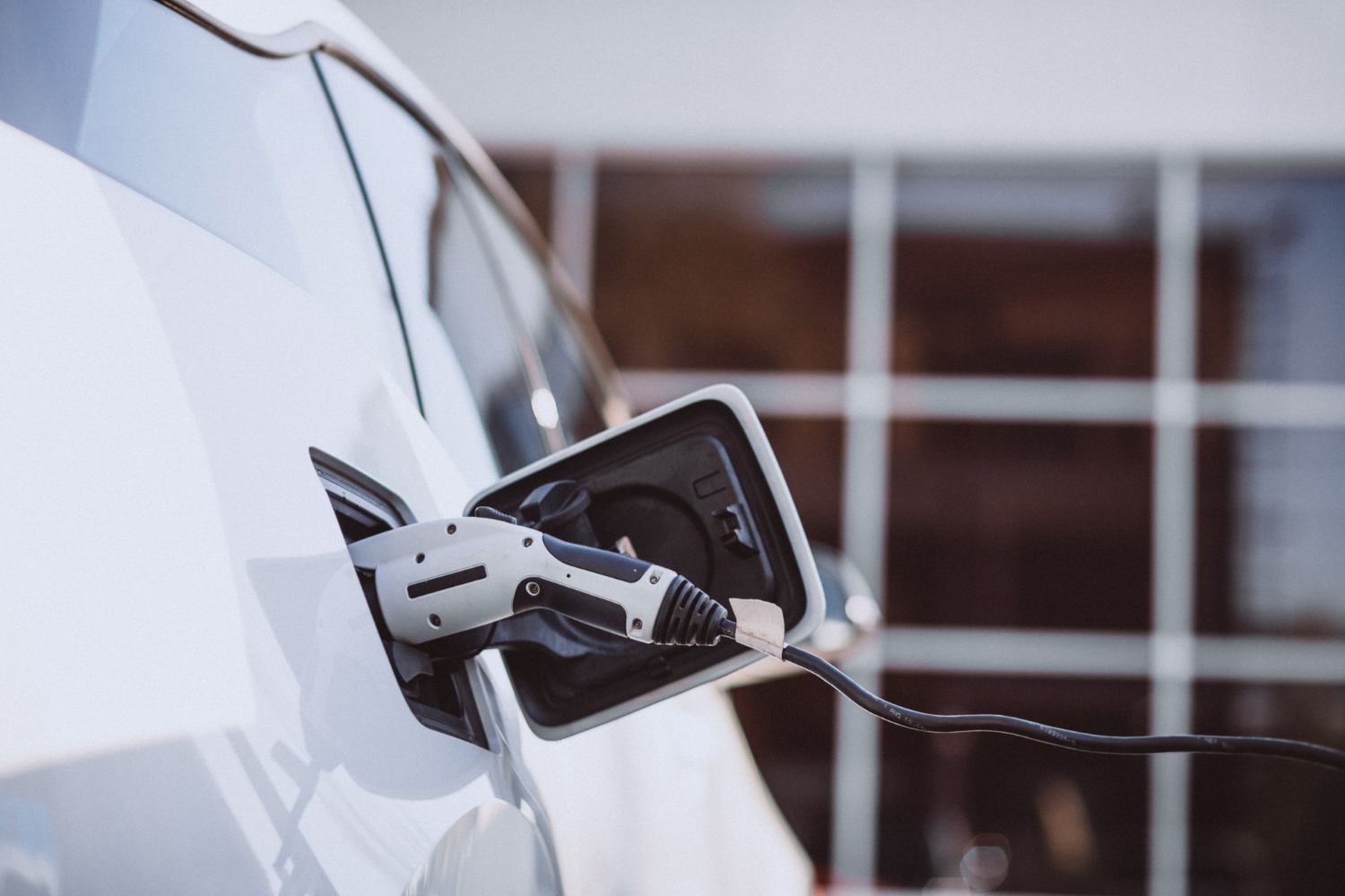 Electric vehicle: Charge for 3 minutes, drive 800 kilometers